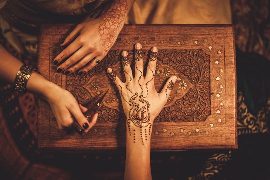 Henna Listing Category Glowing Hands Dubai